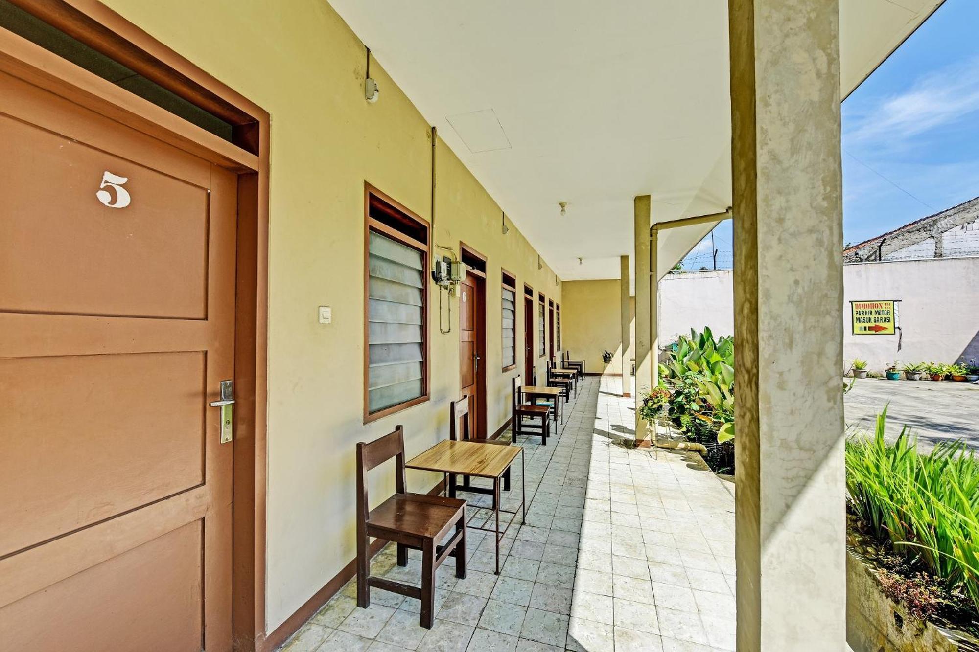 Oyo 90443 Hotel New Kartika In Cilopadang Exterior foto